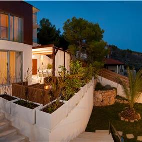 5 bedroom villa with heated infinity pool and sea views near Milna, Brac Island, sleeps 10